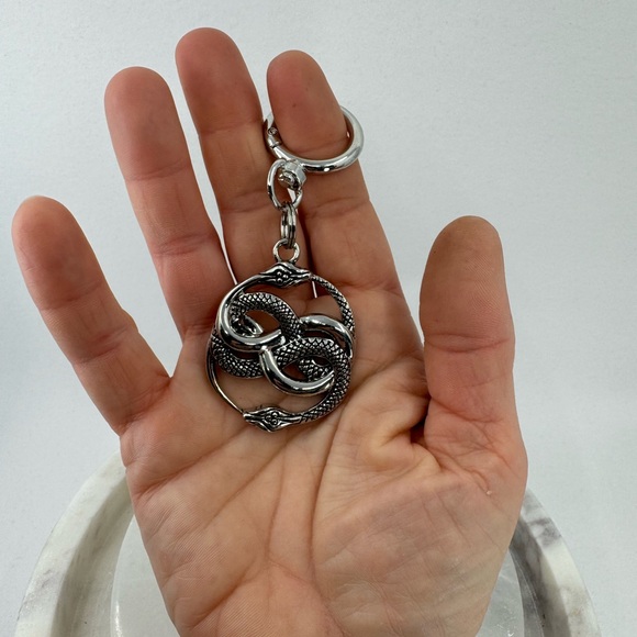 2/$15 Neverending Story Auryn Medallion Keychain - Picture 6 of 7